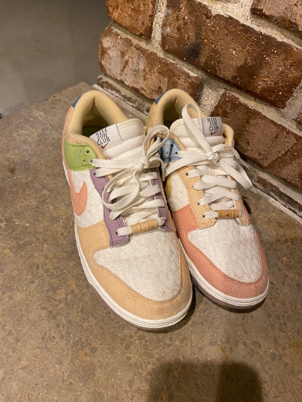 Adorable Nike sun club dunks size 9.5